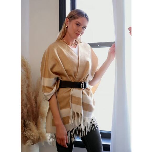 WALTER BAKER Verushka Reversible Poncho Camel/Ivory - Picture 10 of 11